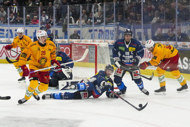 October 1, 2026, Quinto, Gottardo Arena, NL HC Ambri Piotta vs. SCL Tigers 14 William Worge (Ambri) vs. 28 Dario Allenspach (Tigers) Quinto, Gottardo Arena, Ticino, Switzerland Copyright: xJustPictures.ch JarixPestelaccix jp-en-JaPe-JP6_JAr_NL_HCAP_SCL_01Ott2026_000041