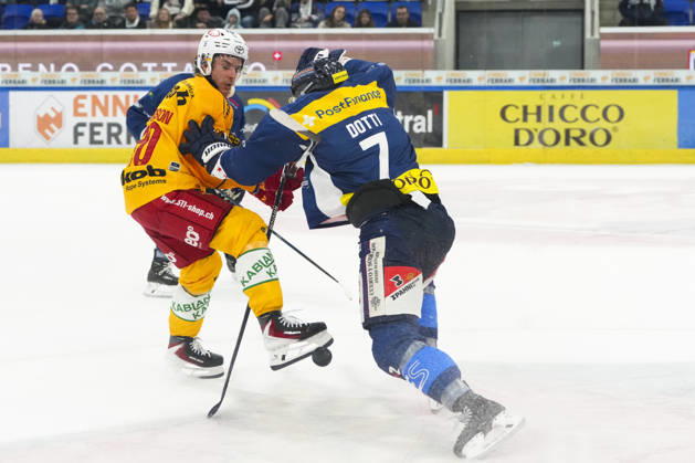 October 1, 2026, Quinto, Gottardo Arena, NL HC Ambrì Piotta vs. SCL Tigers: Isacco Dotti (Ambri) 7, Andre Petersson (Tigers) 20, Quinto, Gottardo Arena, Ticino, Switzerland Copyright: xJustPictures.ch JarixPestelaccix jp-en-JaPe-JP6_JAr_NL_HCAP_SCL_01Ott2026_000075