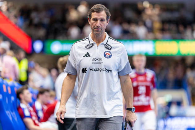 Torsten Jansen, Handball Club Hamburg coach, reacts with disappointment after the 34–30 loss: GER, TBV Lemgo Lippe vs. Handball Club Hamburg, Handball, 1st Bundesliga, Matchday 7, 2026–2027 season, October 1, 2026, GER, TBV Lemgo Lippe vs. Handball Club Hamburg, Handball, 1st Bundesliga, Matchday 7, 2026–2027 season, October 1, 2026, Lemgo Copyright: xEibner-Pressefoto JanxRollingerx EP_JSK