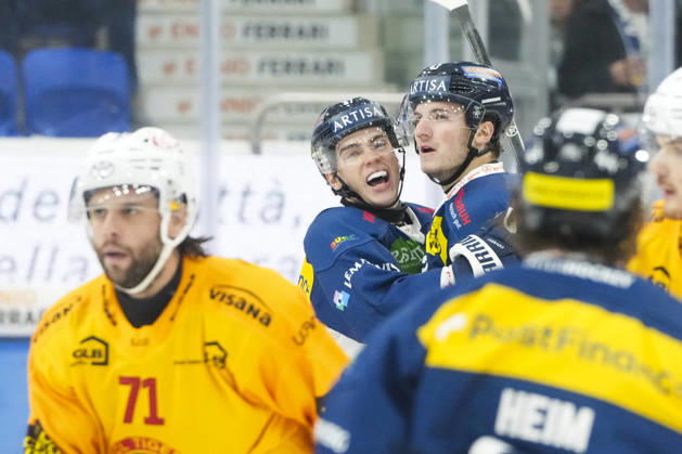October 1, 2026, Quinto, Gottardo Arena, NL HC Ambri Piotta vs. SCL Tigers 37 Lukas Landry of Ambri celebrates Tim Muggli s first goal at the Gottardo Arena in Quinto, Ticino, Switzerland Copyright: xJustPictures.ch JarixPestelaccix jp-en-JaPe-JP6_JAr_NL_HCAP_SCL_01Ott2026_000106