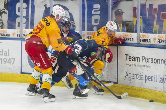 October 1, 2026, Quinto, Gottardo Arena, NL: HC Ambri Piotta vs. SCL Tigers—17 Miles Muller (Ambri) vs. 28 Dario Allenspach (Tigers) and 27 Santtu Kinnunen (Tigers)—Quinto, Gottardo Arena, Ticino, Switzerland Copyright: xJustPictures.ch JarixPestelaccix jp-en-JaPe-JP6_JAr_NL_HCAP_SCL_01Ott2026_000120