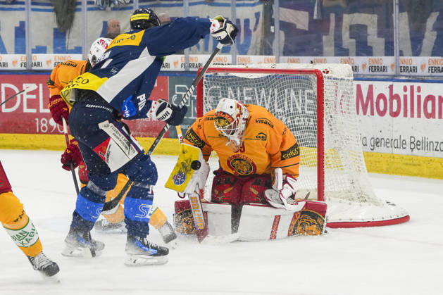 October 1, 2026, Quinto, Gottardo Arena, NL: HC Ambrì Piotta vs. SCL Tigers 39 (goaltender Luca Boltshauser, Tigers) saves against 44 (Andre Heim, Ambri Quinto) at the Gottardo Arena in Ticino, Switzerland Copyright: xJustPictures.ch JarixPestelaccix jp-en-JaPe-JP6_JAr_NL_HCAP_SCL_01Ott2026_000150