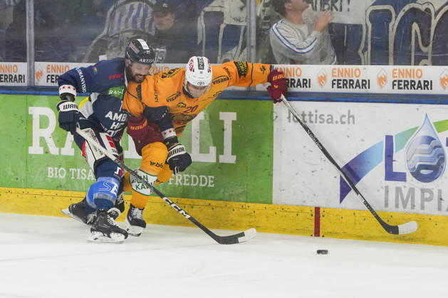 October 1, 2026, Quinto, Gottardo Arena, NL: HC Ambri Piotta vs. SCL Tigers 77 Michael Joly (Ambri) vs. 20 Andre Petersson (Tigers), Quinto, Gottardo Arena, Ticino, Switzerland Copyright: xJustPictures.ch JarixPestelaccix jp-en-JaPe-JP6_JAr_NL_HCAP_SCL_01Ott2026_000152