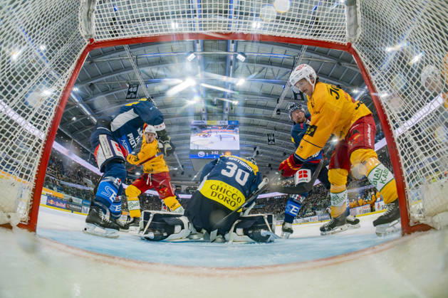 October 1, 2026, Quinto, Gottardo Arena, NL: HC Ambri-Piotta vs. SCL Tigers 30 (goalie Philip Wuthrich, Ambri) vs. 11 (Hannes Bjorninen, Tigers), Quinto, Gottardo Arena, Ticino, Switzerland Copyright: xJustPictures.ch JarixPestelaccix jp-en-JaPe-_DSC1446