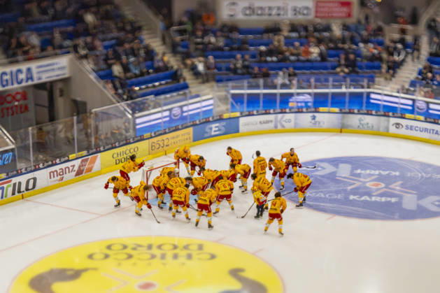 October 1, 2026, Quinto, Gottardo Arena, NL: HC Ambrì Piotta vs. SCL Tigers; SCL Tigers before the game at the Gottardo Arena in Quinto, Ticino, Switzerland Copyright: xJustPictures.ch JarixPestelaccix jp-en-JaPe-JP6_JAr_NL_HCAP_SCL_01Ott2026_000003