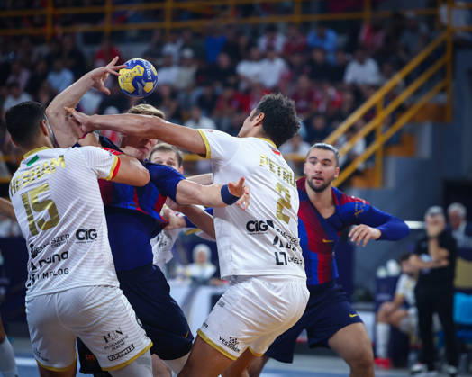 Barcelona v Veszprem - Final IHF Men Handball Club World Championship, WM, Weltmeisterschaft 2026 Ahmed Hesham 15 stops Barcelona player during the final match between Barcelona vs Veszprem in the IHF Men s Handball Club World Championship - Egypt 2026 at New Administrative Capital Hall Cairo Cairo Egypt Copyright: xMohamedxTageldinx