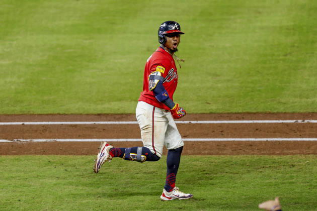 Atlanta Braves second baseman Ozzie Albies (1) runs the bases after hitting a home run in the fourth inning against the Philadelphia Phillies in game three of the MLB, Baseball Herren, USA National League Wild Card round at Truist Park in Atlanta, Georgia on Thursday, October 1, 2026. ATL20261001311 MIKExZARRILLI