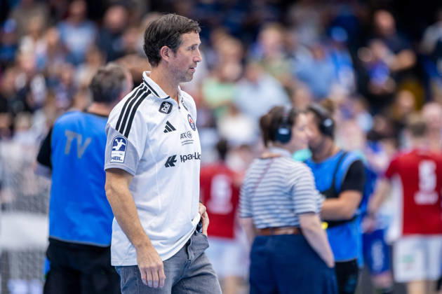 Torsten Jansen, Handball Club Hamburg coach, reacts with disappointment after the 34–30 loss: GER, TBV Lemgo Lippe vs. Handball Club Hamburg, Handball, 1st Bundesliga, Matchday 7, 2026–2027 season, October 1, 2026 GER, TBV Lemgo Lippe vs. Handball Club Hamburg, Handball, 1st Bundesliga, Matchday 7, 2026–2027 season, October 1, 2026 Lemgo Copyright: xEibner-Pressefoto JanxRollingerx EP_JSK