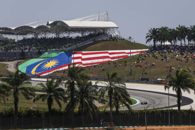 F1 - BAHRAIN GRAND PRIX IN MALAYSIA 2026 44 HAMILTON Lewis (gbr), Scuderia Ferrari SF-26, action during the 2026 Formula 1 Bahrain Grand Prix in Malaysia, 16th round of the 2026 Formula One World Championship, WM, Weltmeisterschaft from October 2 to 4, 2026 on the Sepang International Circuit, in Sepang, Malaysia - SepangMalaysia Copyright: xANTONINxVINCENTx