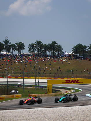 F1 - BAHRAIN GRAND PRIX IN MALAYSIA 2026 44 HAMILTON Lewis (gbr), Scuderia Ferrari SF-26, 12 KIMI ANTONELLI Andrea (ita), Mercedes AMG F1 Team W17, action during the 2026 Formula 1 Bahrain Grand Prix in Malaysia, 16th round of the 2026 Formula One World Championship, WM, Weltmeisterschaft from October 2 to 4, 2026 on the Sepang International Circuit, in Sepang, Malaysia - SepangMalaysia Copyright: xANTONINxVINCENTx
