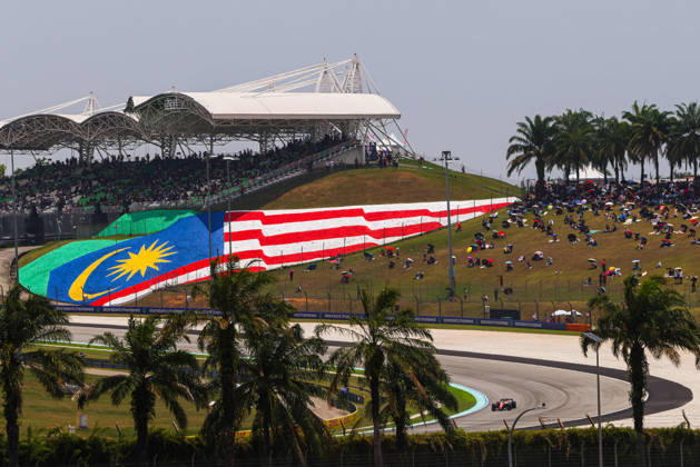 F1 - BAHRAIN GRAND PRIX IN MALAYSIA 2026 44 HAMILTON Lewis (gbr), Scuderia Ferrari SF-26, action during the 2026 Formula 1 Bahrain Grand Prix in Malaysia, 16th round of the 2026 Formula One World Championship, WM, Weltmeisterschaft from October 2 to 4, 2026 on the Sepang International Circuit, in Sepang, Malaysia - SepangMalaysia Copyright: xANTONINxVINCENTx