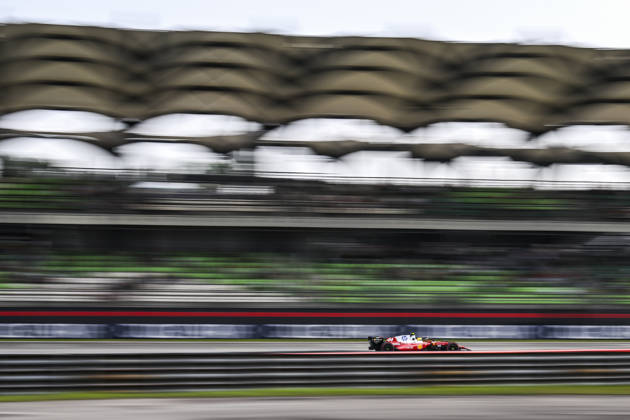 F1 - BAHRAIN GRAND PRIX IN MALAYSIA 2026 44 HAMILTON Lewis (gbr), Scuderia Ferrari SF-26, action during the 2026 Formula 1 Bahrain Grand Prix in Malaysia, 16th round of the 2026 Formula One World Championship, WM, Weltmeisterschaft from October 2 to 4, 2026 on the Sepang International Circuit, in Sepang, Malaysia - SepangMalaysia Copyright: xANTONINxVINCENTx