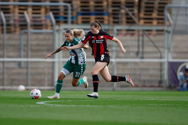 Soccer I Women s I 2026–2027 Season I Bundesliga I Bayer 04 Leverkusen vs. Werder Bremen I October 2, 2026 Jenny Hipp (23), Werder Bremen, and Claudia Wenger (5), Bayer 04 Leverkusen in a tackle at the Ulrich Haberland Stadium in Leverkusen, North Rhine-Westphalia, Germany Copyright: xLobeca CedricxSiefkerx
