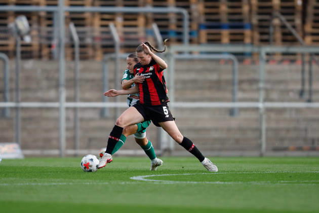 Soccer I Women s I 2026–2027 Season I Bundesliga I Bayer 04 Leverkusen vs. Werder Bremen I October 2, 2026 Jenny Hipp (23), Werder Bremen, and Claudia Wenger (5), Bayer 04 Leverkusen in a tackle at the Ulrich Haberland Stadium in Leverkusen, North Rhine-Westphalia, Germany Copyright: xLobeca CedricxSiefkerx