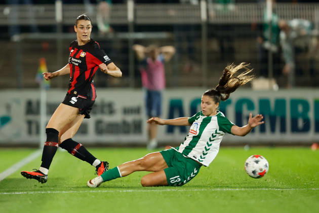 Soccer I Women s I 2026–2027 Season I Bundesliga I Bayer 04 Leverkusen vs. Werder Bremen I October 2, 2026 Luna Vanzeir 13, Werder Bremen, makes a sliding tackle against Selina Ostermeier 2, Bayer 04 Leverkusen, Ulrich Haberland Stadium, North Rhine-Westphalia, Germany Copyright: xLobeca CedricxSiefkerx