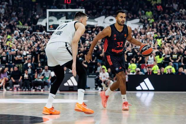MUNICH, GERMANY - OCTOBER 02: Johannes JT Thiemann (FC Bayern Muenchen, 32) controls the ball against Nikola Tanaskovic (Partizan Mozzart Bet Belgrade, 10) during the Turkish Airlines EuroLeague match between FC Bayern Muenchen vs. Partizan Mozzart Bet Belgrade at SAP Garden on round 3 of Turkish Airlines EuroLeague on October 02, 2026 in Munich, Germany. Bavaria Germany Copyright: xSteffiexWunderlx