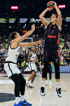 MUNICH, GERMANY - OCTOBER 02: Johannes Jo Voigtmann (FC Bayern Muenchen, 7) shooting the ball against Arijan Lakic (Partizan Mozzart Bet Belgrade, 19) during the Turkish Airlines EuroLeague match between FC Bayern Muenchen vs. Partizan Mozzart Bet Belgrade at SAP Garden on round 3 of Turkish Airlines EuroLeague on October 02, 2026 in Munich, Germany. Bavaria Germany Copyright: xSteffiexWunderlx