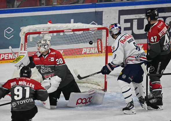 October 2, 2026, xophax, KEC, ice hockey, Haie Lanxess Arena: Kölner Haie vs. EHC Red Bull Munich. Goal for Munich. From left to right: Moritz Müller, goalie Janne Juvonen (both KEC), Tobias Rieder (Munich), and Veli Matti Vittasmäki (KEC Cologne).