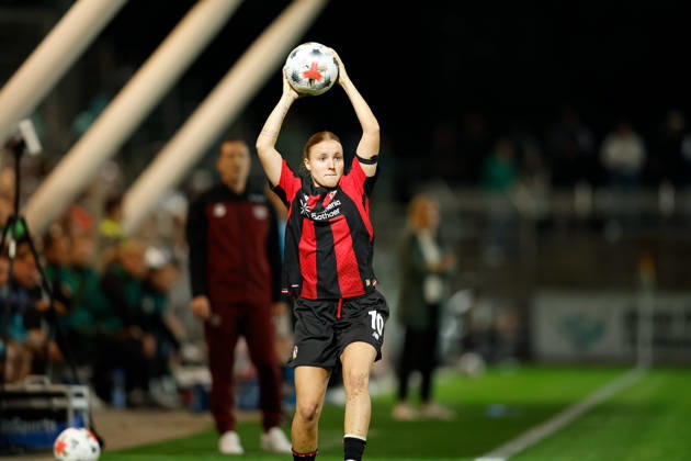 Soccer I Women s I 2026–2027 Season I Bundesliga I Bayer 04 Leverkusen vs. Werder Bremen I October 2, 2026 Estrella Merino Gonzalez 10, Bayer 04 Leverkusen takes a throw-in at the Ulrich Haberland Stadium in Leverkusen, North Rhine-Westphalia, Germany Copyright: xLobeca CedricxSiefkerx