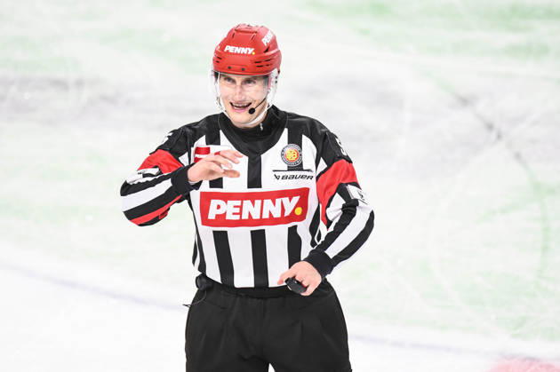 Straubing Tigers vs. Pinguins Bremerhaven, Ice Hockey, German Ice Hockey League, Penny DEL, Matchday 5, 2026–2027 Season, October 2, 2026; Referee: Andre Schrader, Men s Ice Hockey, German Ice Hockey League, Penny DEL, Matchday 5, 2026–2027 Season on February 10, 2026, at the Eisstadion am Pulverturm, Straubing Tigers (blue) vs. Pinguins Bremerhaven (white)
