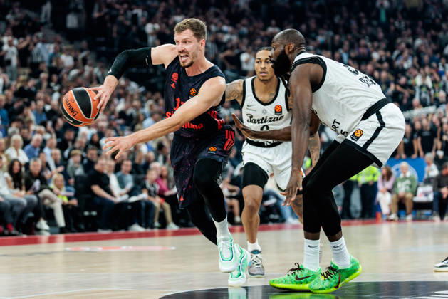 MUNICH, GERMANY - OCTOBER 02: Andreas Andi Obst (FC Bayern Muenchen, 13) controls the ball during the Turkish Airlines EuroLeague match between FC Bayern Muenchen vs. Partizan Mozzart Bet Belgrade at SAP Garden on round 3 of Turkish Airlines EuroLeague on October 02, 2026 in Munich, Germany. Bavaria Germany Copyright: xSteffiexWunderlx