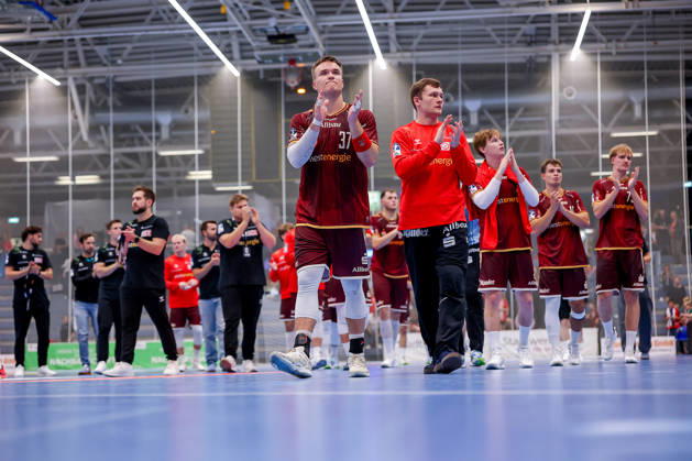 October 2, 2026, Matchday 6 of the 2nd Handball Bundesliga, TuSEM Essen vs. SC DHfK Leipzig. Disappointed faces after the loss to Leipzig. Max Neuhaus (TuSEM Essen) 37, next to Lukas Diedrich (TuSEM Essen) 16, Felix Mart (TuSEM Essen) 03. NRW, Germany
