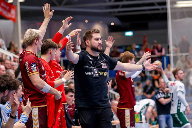 October 2, 2026, Matchday 6 of the 2nd Handball Bundesliga, TuSEM Essen vs. SC DHfK Leipzig; Head Coach Kenji Hövels of TuSEM Essen gesturing on the sidelines, North Rhine-Westphalia, Germany