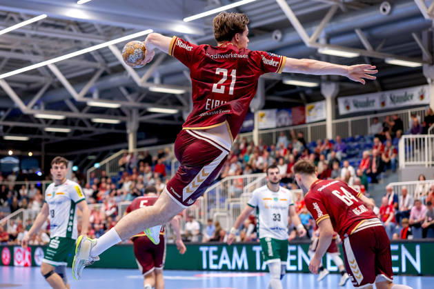 October 2, 2026, Matchday 6 of the 2nd Handball Bundesliga, TuSEM Essen vs. SC DHfK Leipzig; Felix Eißing of TuSEM Essen 21 shoots the ball toward the goal; North Rhine-Westphalia, Germany