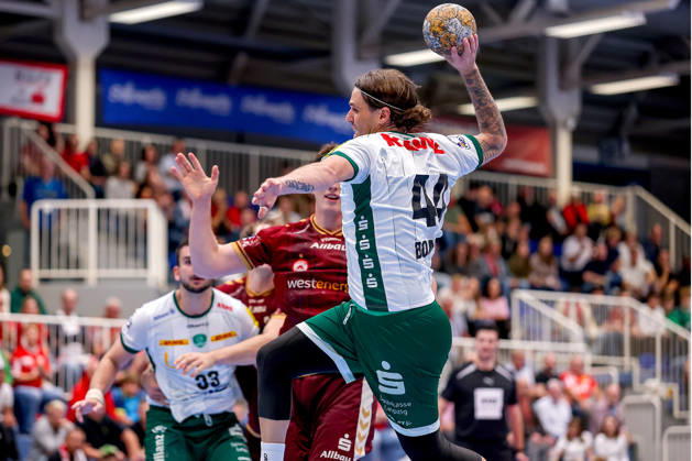 October 2, 2026, Matchday 6 of the 2nd Handball Bundesliga, TuSEM Essen vs. SC DHfK Leipzig; Dean Bombac of SC DHfK Leipzig scores 44 goals; the ball is thrown toward the goal; North Rhine-Westphalia, Germany