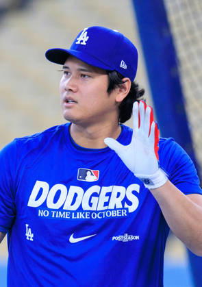 October 2, 2026, Los Angeles, California, USA: Shohei Ohtani 17 of the Los Angeles Dodgers at bat during a workout in preparation for Game 1 of the NLDS game against the Atlanta Braves on Friday October 2, 2026 at Dodger Stadium in Los Angeles, California. JAVIER ROJAS PI Dodgers NLDS - Workout  - ZUMAp124 20261002_zaa_p124_100 Copyright: xJavierxRojasx