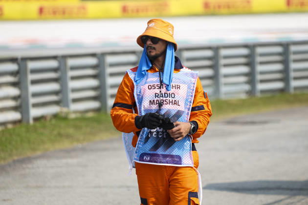 F1 - BAHRAIN GRAND PRIX IN MALAYSIA 2026 marshall, commissaire de piste, marshal, marshalls, marshals during the 2026 Formula 1 Bahrain Grand Prix in Malaysia, 16th round of the 2026 Formula One World Championship, WM, Weltmeisterschaft from October 2 to 4, 2026 on the Sepang International Circuit, in Sepang, Malaysia - SepangMalaysia  Copyright: xXavixBonillax