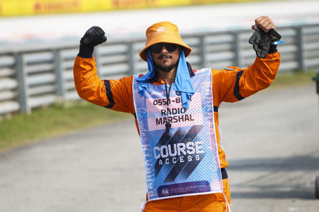 F1 - BAHRAIN GRAND PRIX IN MALAYSIA 2026 marshall, commissaire de piste, marshal, marshalls, marshals during the 2026 Formula 1 Bahrain Grand Prix in Malaysia, 16th round of the 2026 Formula One World Championship, WM, Weltmeisterschaft from October 2 to 4, 2026 on the Sepang International Circuit, in Sepang, Malaysia - SepangMalaysia  Copyright: xXavixBonillax
