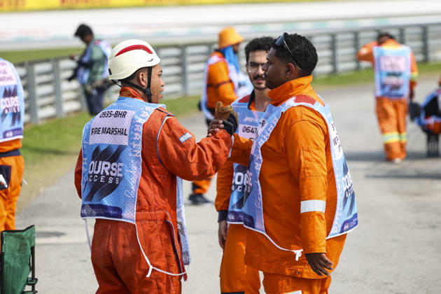 F1 - BAHRAIN GRAND PRIX IN MALAYSIA 2026 marshall, commissaire de piste, marshal, marshalls, marshals during the 2026 Formula 1 Bahrain Grand Prix in Malaysia, 16th round of the 2026 Formula One World Championship, WM, Weltmeisterschaft from October 2 to 4, 2026 on the Sepang International Circuit, in Sepang, Malaysia - SepangMalaysia  Copyright: xXavixBonillax