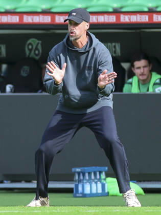 Hannover 96 coach Sandro Wagner gestures during the friendly match between Hannover 96 and SC Verl, Heinz von Heiden Arena on October 3, 2026, in Hannover, Germany. Photo by Marco Steinbrenner, DeFodi Images. Coach Sandro Wagner of Hannover 96 gestures during the friendly match between Hannover 96 and SC Verl at Heinz von Heiden Arena on October 3, 2026 in Hannover, Germany. Photo by Marco Steinbrenner, DeFodi Images. Photo by Marco Steinbrenner, DeFodi Images.