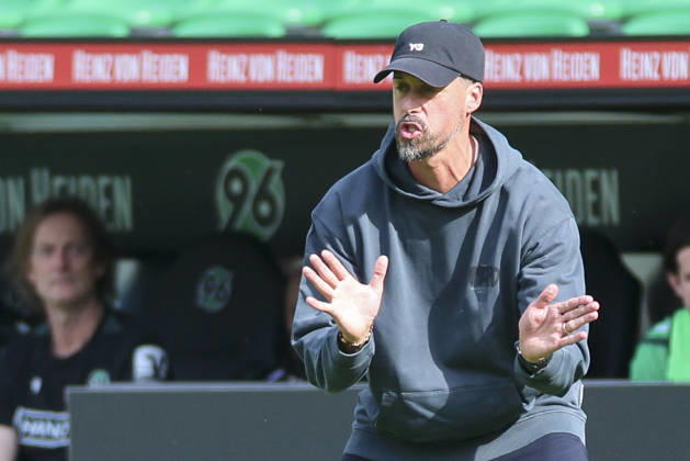 Hannover 96 coach Sandro Wagner gestures during the friendly match between Hannover 96 and SC Verl, Heinz von Heiden Arena on October 3, 2026, in Hannover, Germany. Photo by Marco Steinbrenner, DeFodi Images. Coach Sandro Wagner of Hannover 96 gestures during the friendly match between Hannover 96 and SC Verl at Heinz von Heiden Arena on October 3, 2026 in Hannover, Germany. Photo by Marco Steinbrenner, DeFodi Images. Photo by Marco Steinbrenner, DeFodi Images.