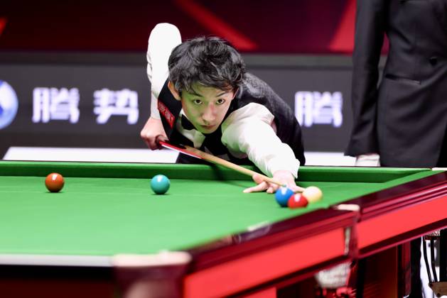 (261003) -- SHENZHEN, Oct. 3, 2026 -- Wu Yize of China competes during the semifinal against Judd Trump of England at World Snooker Tour Shenzhen Open 2026 in Shenzhen, south China s Guangdong Province, Oct. 3, 2026. ) (SP)CHINA-SNOOKER-SHENZHEN OPEN (CN) LuxHanxin