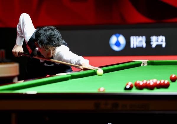 (261003) -- SHENZHEN, Oct. 3, 2026 -- Wu Yize of China competes during the semifinal against Judd Trump of England at World Snooker Tour Shenzhen Open 2026 in Shenzhen, south China s Guangdong Province, Oct. 3, 2026. ) (SP)CHINA-SNOOKER-SHENZHEN OPEN (CN) LuxHanxin