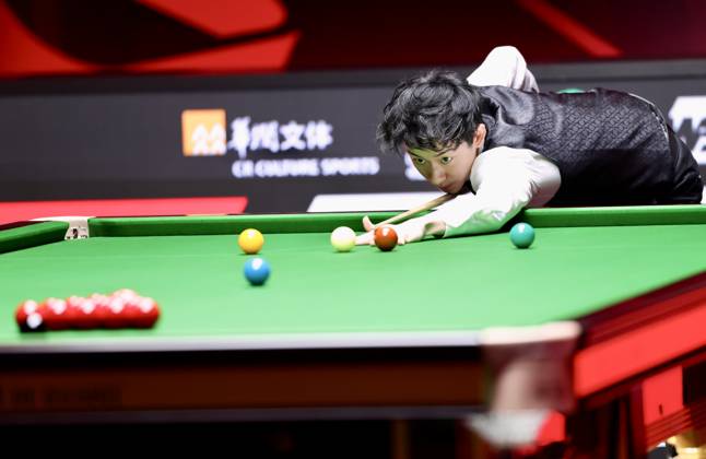 (261003) -- SHENZHEN, Oct. 3, 2026 -- Wu Yize of China competes during the semifinal against Judd Trump of England at World Snooker Tour Shenzhen Open 2026 in Shenzhen, south China s Guangdong Province, Oct. 3, 2026. ) (SP)CHINA-SNOOKER-SHENZHEN OPEN (CN) LuxHanxin