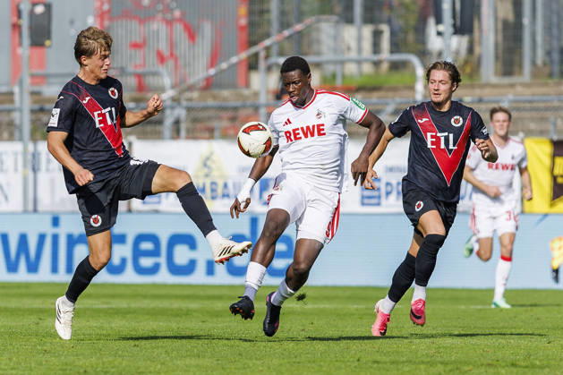 KOELN, GERMANY - OCTOBER 3, 2026: Tim Kloss (FC Viktoria Köln, 18) and Ragnar Ache (1. FC Köln, 9) during the friendly match between FC Viktoria Köln vs. 1. FC Köln at the Sportpark Hoehenberg on October 3, 2026 in Koeln, Germany. DFL REGULATIONS PROHIBIT ANY USE OF PHOTOGRAPHS AS IMAGE SEQUENCES AND OR QUASI-VIDEO. Nordrhein-Westfalen Germany Copyright: xLeahxKohringx