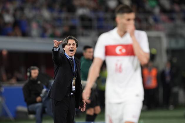 Turkiye s Headcoach Vincenzo Montella shouts instructions to his players during the Friendly Matches 2024 between Italy and Turkiye at Renato Dall& x2019;Ara Stadium - Soccer - Bologna, Italy - Tuesday June 4, 2024  Copyright: xMassimoxPaolone LaPressex