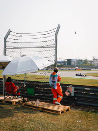 F1 - BAHRAIN GRAND PRIX IN MALAYSIA 2026 marshall, commissaire de piste, marshal, marshalls, marshals during the 2026 Formula 1 Bahrain Grand Prix in Malaysia, 16th round of the 2026 Formula One World Championship, WM, Weltmeisterschaft from October 2 to 4, 2026 on the Sepang International Circuit, in Sepang, Malaysia - SepangMalaysia  Copyright: xANTONINxVINCENTx
