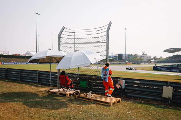 F1 - BAHRAIN GRAND PRIX IN MALAYSIA 2026 marshall, commissaire de piste, marshal, marshalls, marshals during the 2026 Formula 1 Bahrain Grand Prix in Malaysia, 16th round of the 2026 Formula One World Championship, WM, Weltmeisterschaft from October 2 to 4, 2026 on the Sepang International Circuit, in Sepang, Malaysia - SepangMalaysia  Copyright: xANTONINxVINCENTx