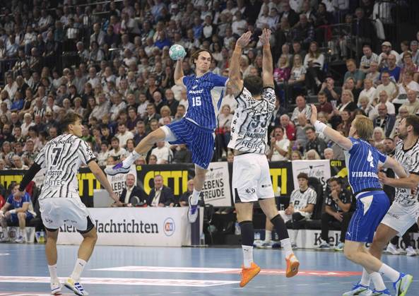 Photo: Miro Schluroff (Gummersbach) taking a shot against Veron Nacinovic (Kiel) – Men s Handball Bundesliga 1 on Sat, Oct 3, 2026, THW Kiel vs. VfL Gummersbach