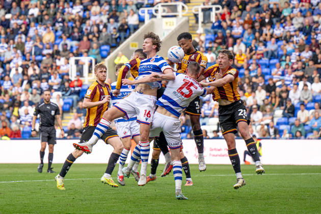 Reading v Bradford City, EFL Sky Bet League 1 Bradford defending a cross during the EFL Sky Bet League 1 match between Reading and Bradford City at the Select Car Leasing Stadium, Reading, UK on 3 October 2026. Reading Select Car Leasing Stadium Berkshire UK Editorial use only DataCo restrictions apply See www.football-dataco.com , Copyright: xStevexBaileyx PSI-24965-0090