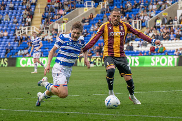 Reading v Bradford City, EFL Sky Bet League 1 Josh Stokes of Reading FC and Antoni Sarcevic of Bradford City during the EFL Sky Bet League 1 match between Reading and Bradford City at the Select Car Leasing Stadium, Reading, UK on 3 October 2026. Reading Select Car Leasing Stadium Berkshire UK Editorial use only DataCo restrictions apply See www.football-dataco.com , Copyright: xStevexBaileyx PSI-24965-0096