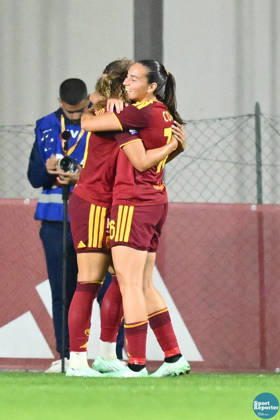 SOCCER - Women s Serie A - AS Roma vs. SS Lazio Women Photo by IPA ABACAPRESS.COM89267258 - The A.S. Roma team celebrates the goal that made the score 3-0 during the Serie A Women s League match between Roma and Lazio, the AS Roma vs. SS Lazio Women match in the Italian Serie A Women s League, held in Rome, Italy, on October 3, 2026 Rome Italy Copyright: xIPAxSport ABACAx