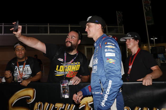 LAS VEGAS, CA - OCTOBER 03: Corey Day ( 17 Hendrick Motorsports HendrickCars.com Chevrolet) signs autographs in victory lane after winning the Focused Health 302 NASCAR, Motorsport, USA O™Reilly Auto Parts Series race on October 3, 2026, at Las Vegas Motor Speedway in Las Vegas, NV. (Photo by Jeff Speer LVMS Icon Sportswire) AUTO: OCT 03 NASCAR O™Reilly Auto Parts Series Focused Health 302 EDITORIAL USE ONLY Icon26100319049