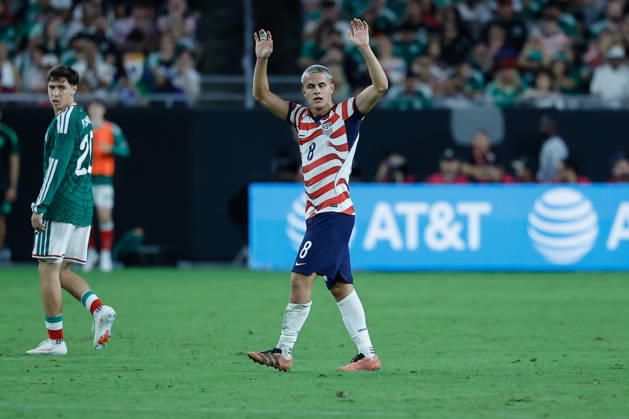 GLENDALE, AZ - OCTOBER 03: United States of America forward Cavan Sullivan (8) celibrates after his first international goal during the International Friendly, Länderspiel, Nationalmannschaft soccer match between Mexico and the United States of America on October 3, 2026 at State Farm Stadium in Glendale, Arizona. (Photo by Kevin Abele Icon Sportswire) SOCCER: OCT 03 USA vs Mexico EDITORIAL USE ONLY Icon261003032