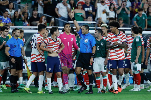 GLENDALE, AZ - OCTOBER 03: United States of America midfielder Sebastian Berhalter (14) reacts after getting a yellow card during the International Friendly, Länderspiel, Nationalmannschaft soccer match between Mexico and the United States of America on October 3, 2026 at State Farm Stadium in Glendale, Arizona. (Photo by Kevin Abele Icon Sportswire) SOCCER: OCT 03 USA vs Mexico EDITORIAL USE ONLY Icon261003034