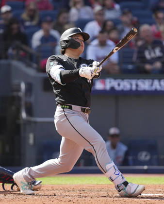 Baseball: Division Series between White Sox and Guardians Chicago White Sox first baseman Munetaka Murakami hits a two-run home run in the fourth inning of Game 1 of the American League Division Series against the Cleveland Guardians at Progressive Field in Cleveland, Ohio, on Oct. 3, 2026.  A14AA0005629849P